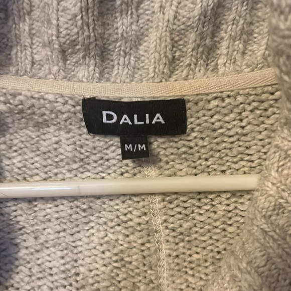 Dalia Sweater beige size medium - Picture 3 of 5